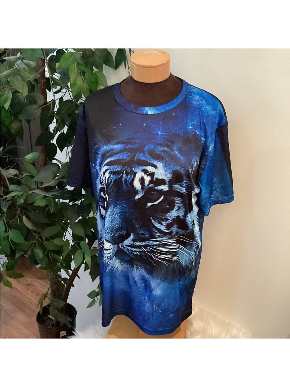 Unbranded short sleeve Crewneck tee fierce tiger theme men’s size XXL